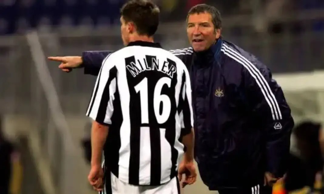 致敬联赛最后一尊大恐龙,他的球员生涯是半部英超历史